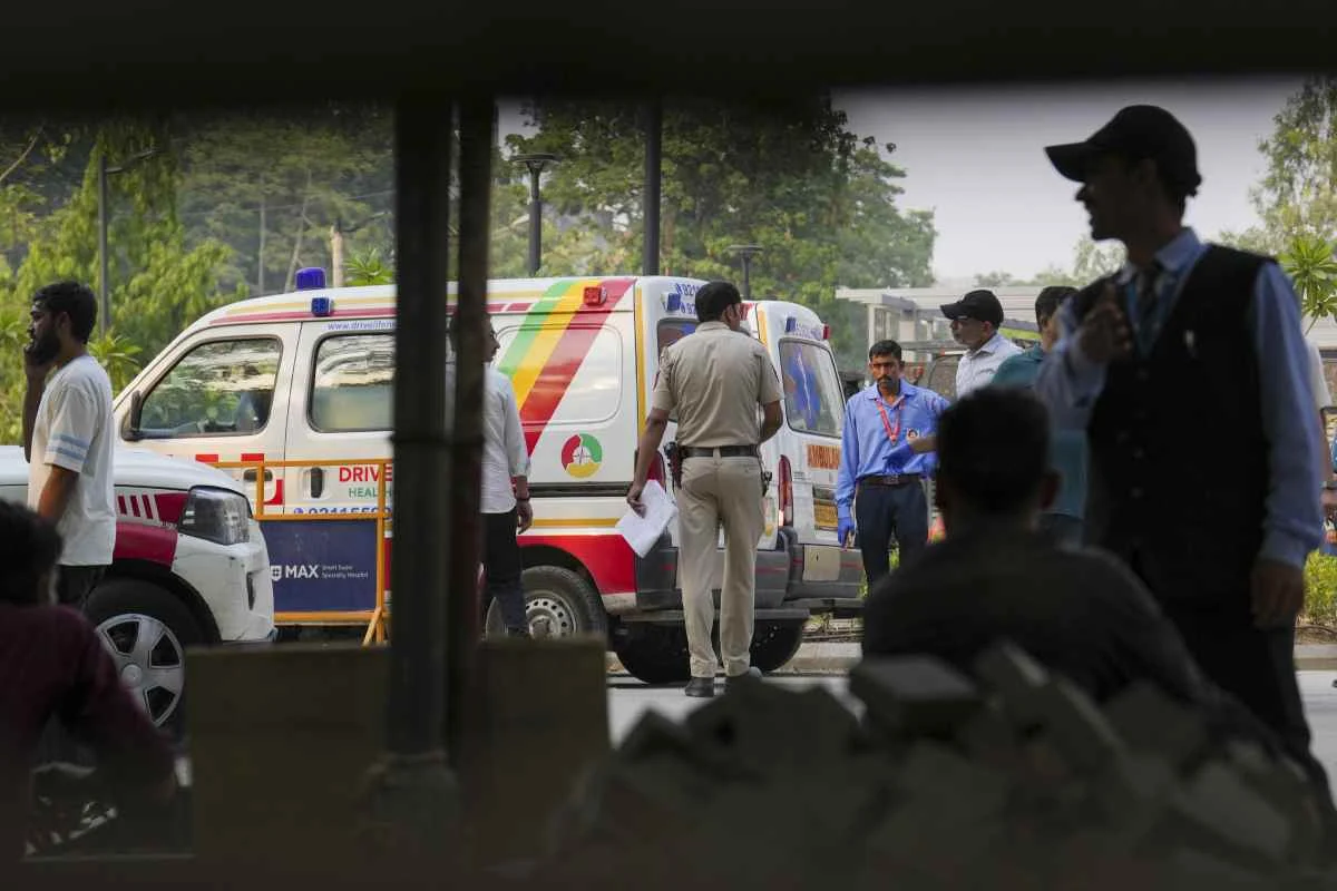 दिल्ली होटल अग्निकांड: सीढ़ियां संकरी, कमरे जलकर राख, सामने आया लेटेस्ट वीडियो