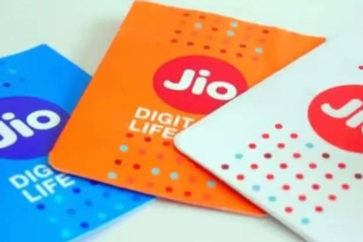Jio का ₹349 वाला प्रीपेड या पोस्टपेड प्लान? जानिए कौन सा है फायदे का सौदा